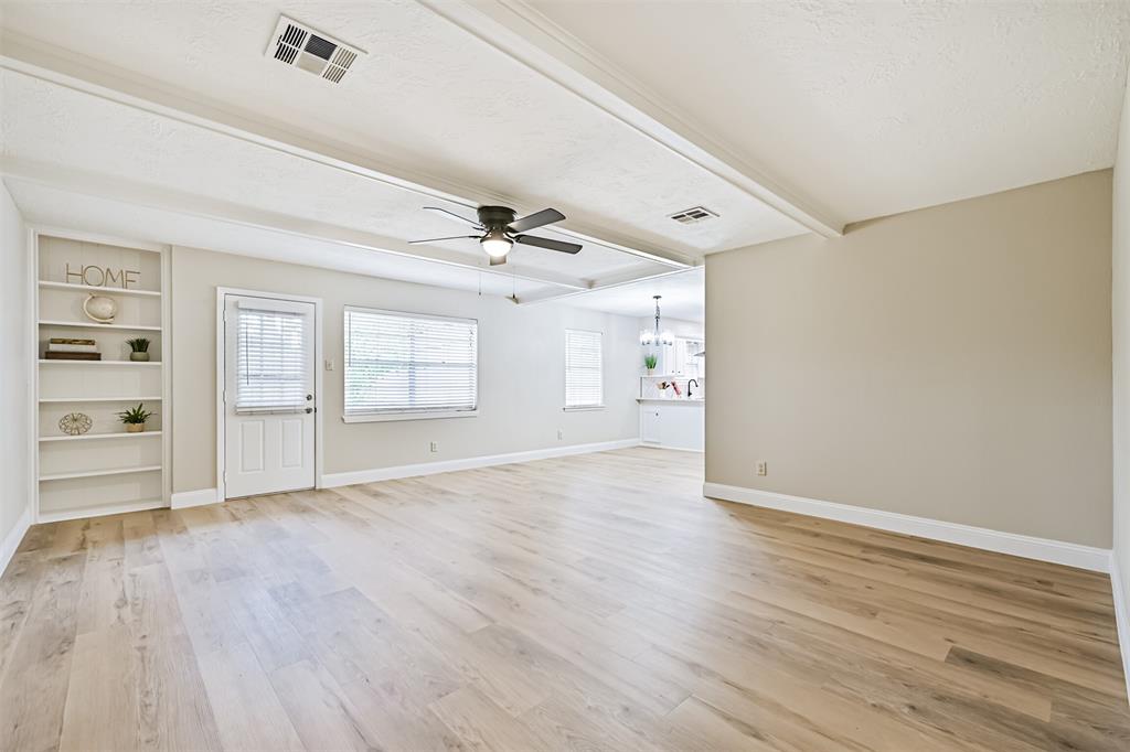 5306 Apple Springs Drive, Pearland, Texas image 8