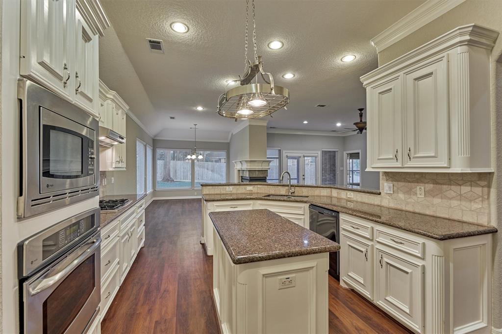 18 Monterrey Cove, Montgomery, Texas image 24