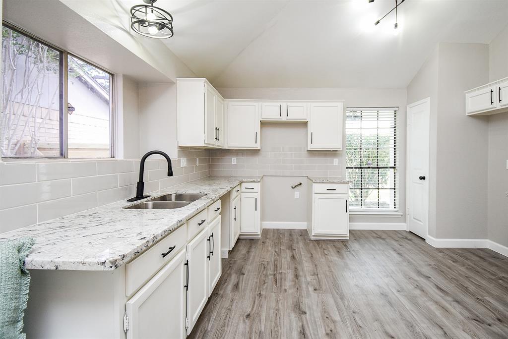 2012 Hickory Glen Drive, Missouri City, Texas image 14