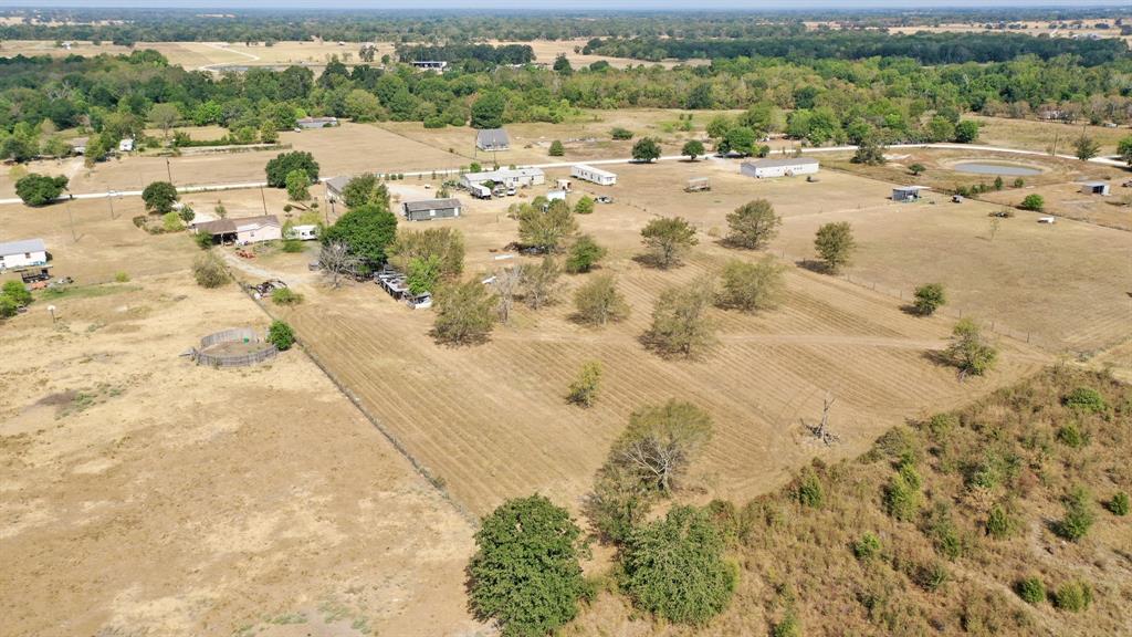 1727 Mustang Loop, Madisonville, Texas image 2