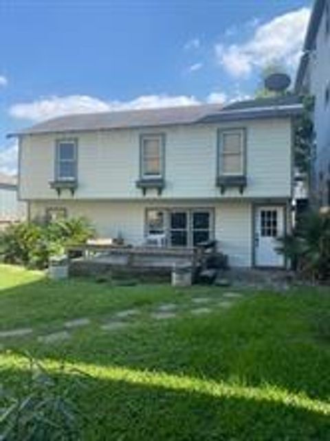 Photo of 1334 W 21st Street, Houston, TX 77008 (MLS # 21049449)