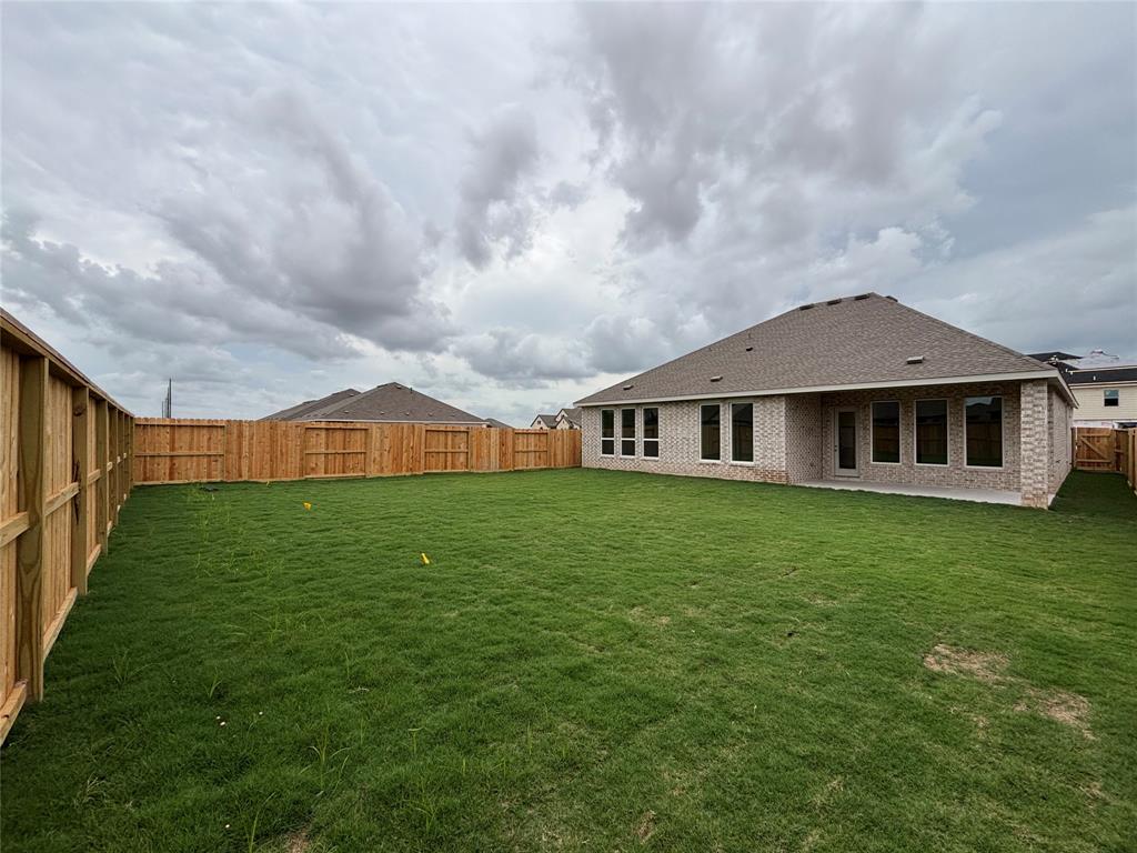 2427 Daisy Meadow Place, Fulshear, Texas image 23
