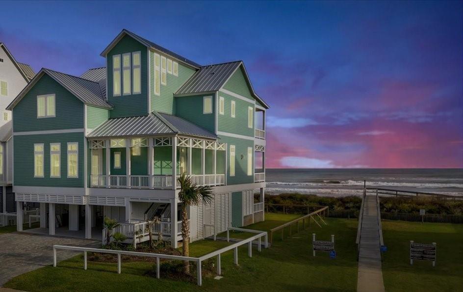 11523 Beachside Dr