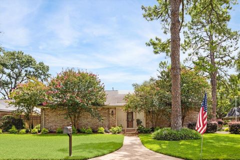 Photo of 3002 Durban Drive, Houston, TX 77043 (MLS # 38407690) Photo of 3002 Durban Drive, Houston, TX 77043 (MLS # 38407690)