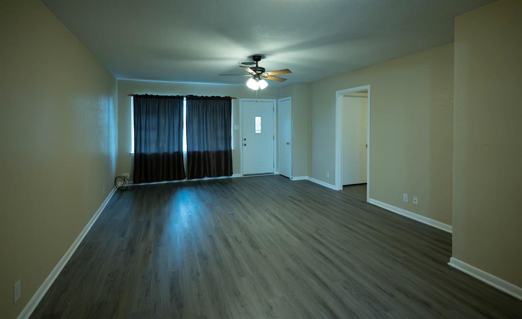 316 Leonard Street, Angleton, Texas image 4