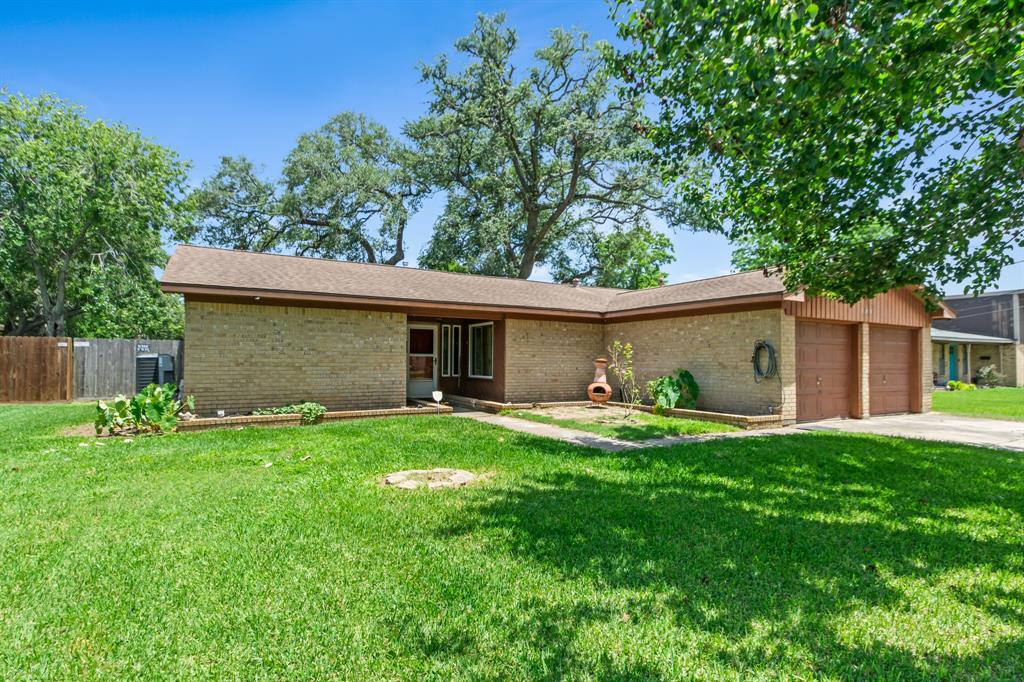 309 Nasturtium Street, Lake Jackson, Texas image 3