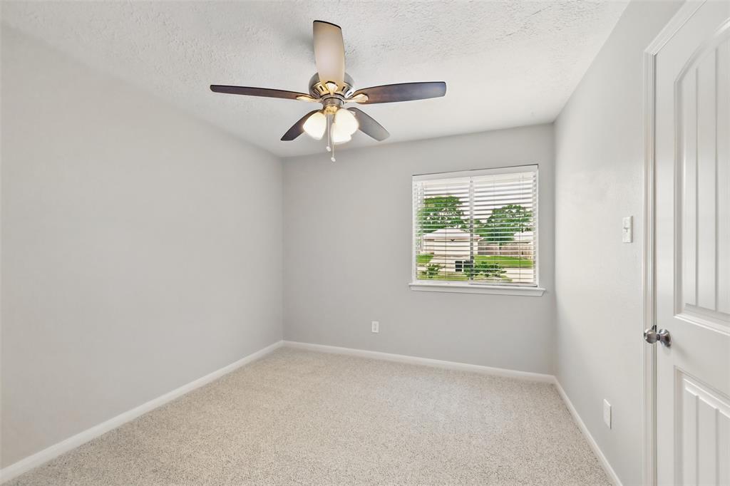 4511 Ravine Drive, Friendswood, Texas image 22