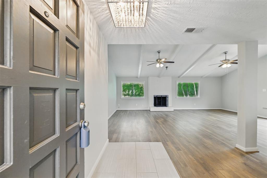 4511 Ravine Drive, Friendswood, Texas image 2