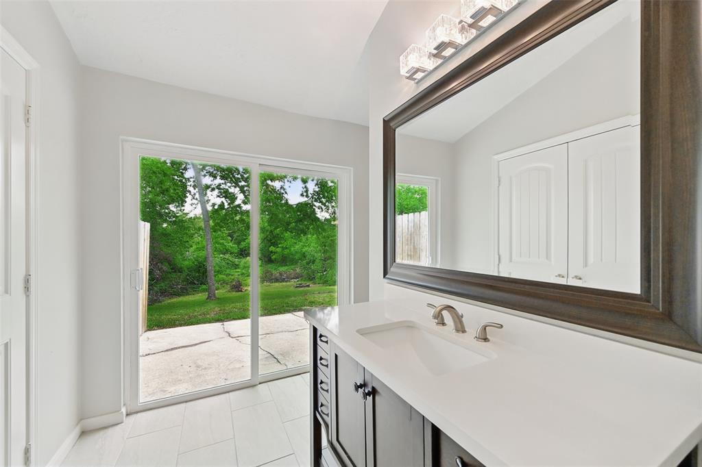 4511 Ravine Drive, Friendswood, Texas image 21