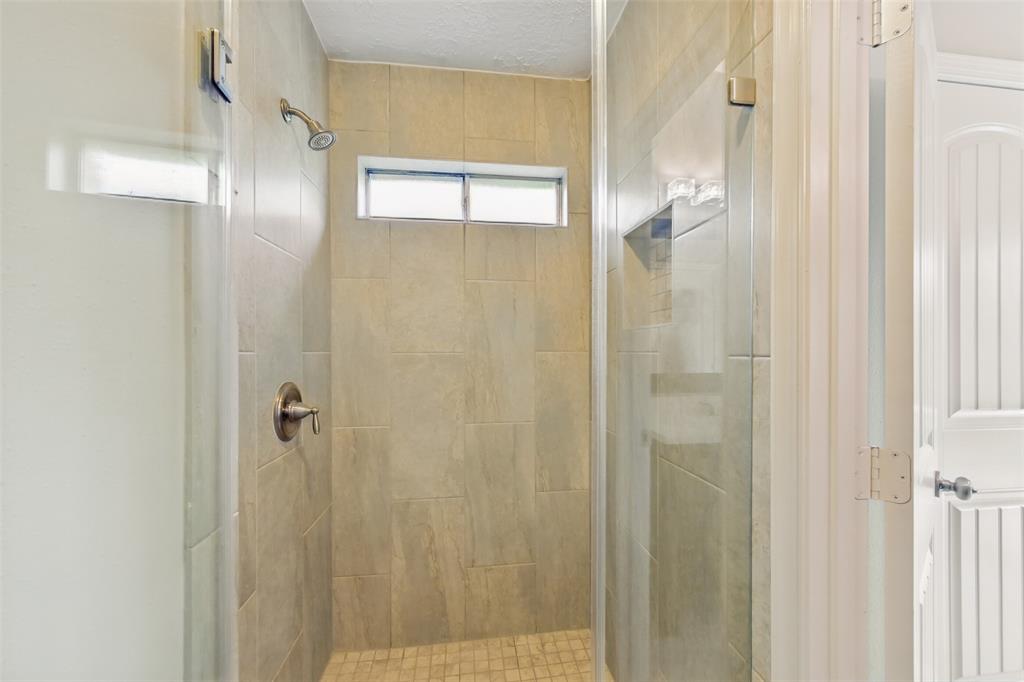 4511 Ravine Drive, Friendswood, Texas image 20