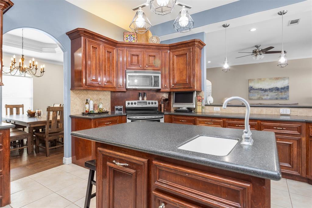 303 Beaumont Drive, Magnolia, Texas image 13