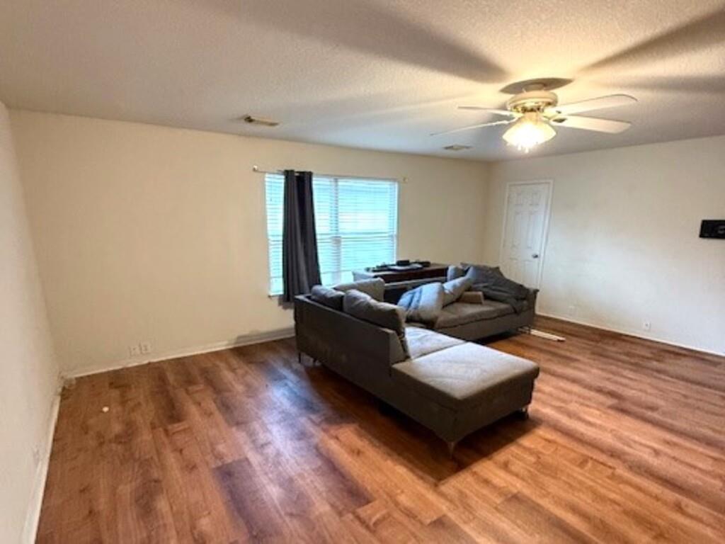 11810 Skydale Drive, Tomball, Texas image 3