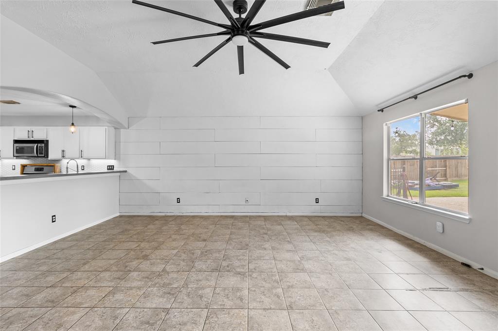 25211 Barmby Drive, Tomball, Texas image 6