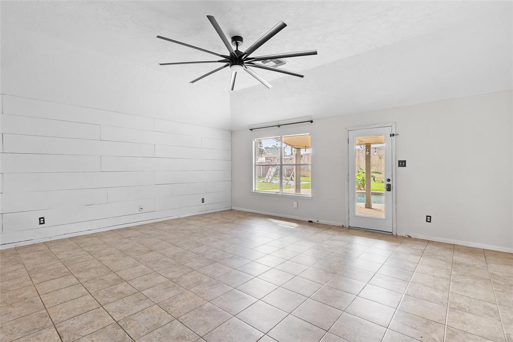 25211 Barmby Drive, Tomball, Texas image 7