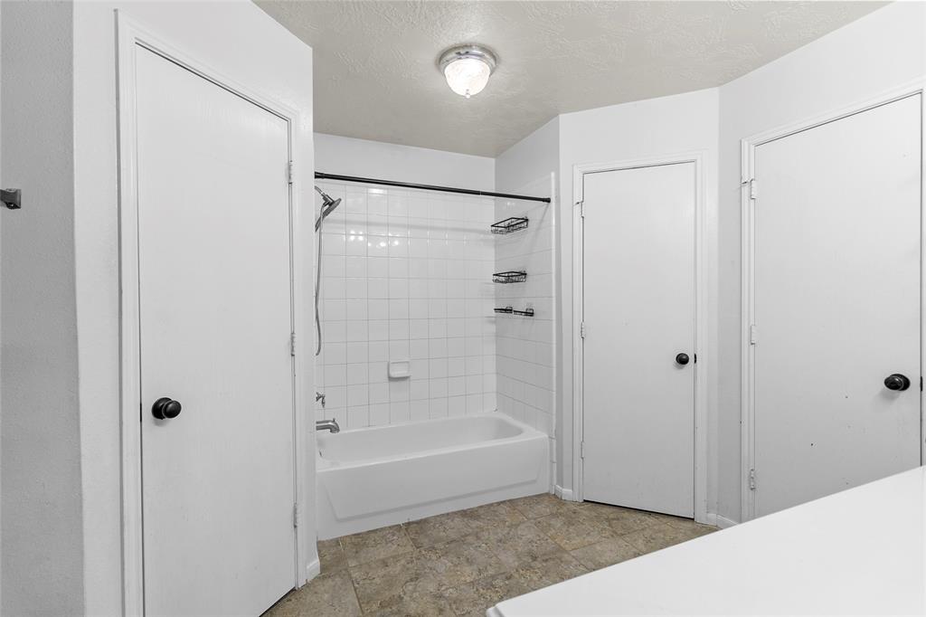 25211 Barmby Drive, Tomball, Texas image 11