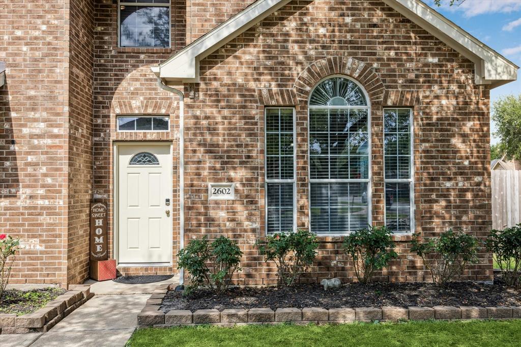 2602 Courtyard Lane, Pearland, Texas image 3