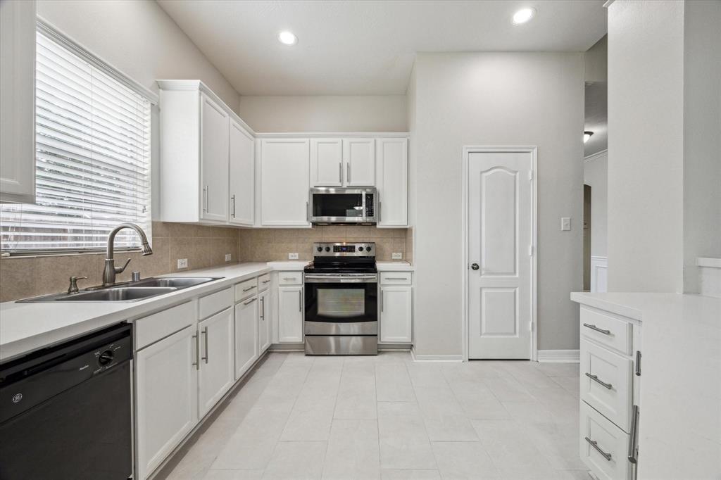 2602 Courtyard Lane, Pearland, Texas image 13
