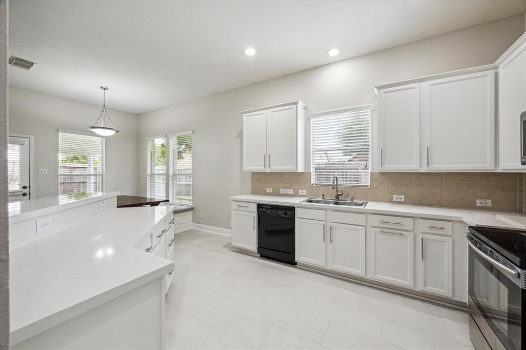 2602 Courtyard Lane, Pearland, Texas image 12