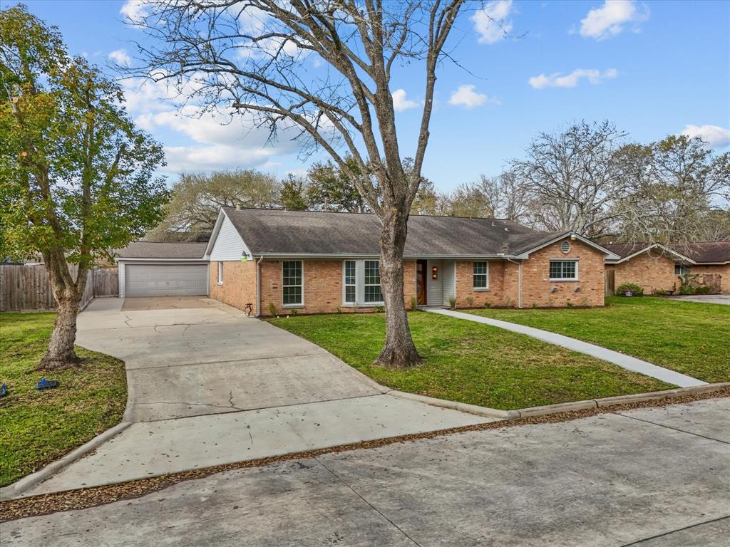 4907 Meadowlark Street, Dickinson, Texas image 1
