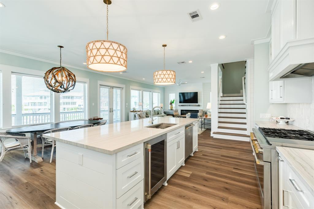 4115 Bluewing Teal Court, Galveston, Texas image 6