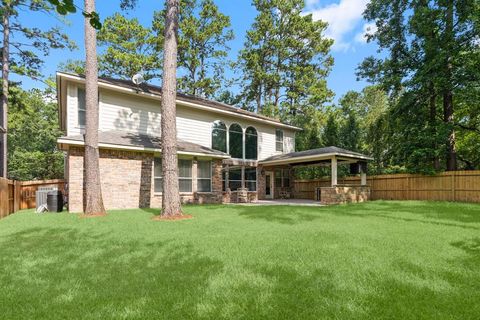 Single Family Residence in The Woodlands TX 42 Taupewood Place 41.jpg