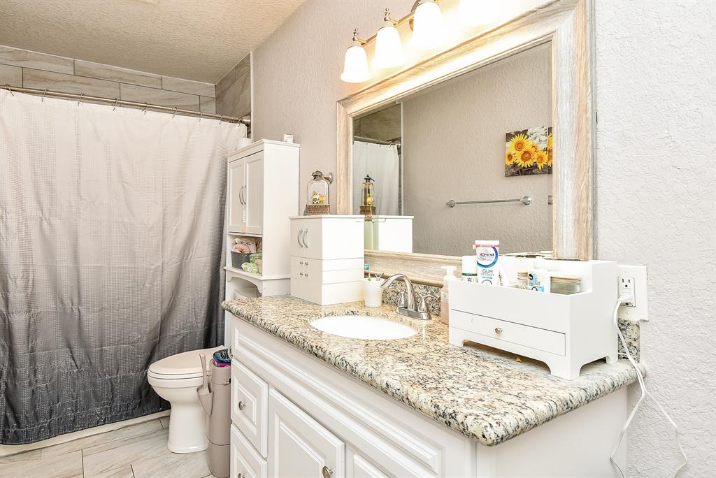 57 E Candlewood, Lake Jackson, Texas image 18