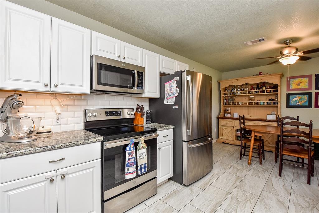 57 E Candlewood, Lake Jackson, Texas image 7
