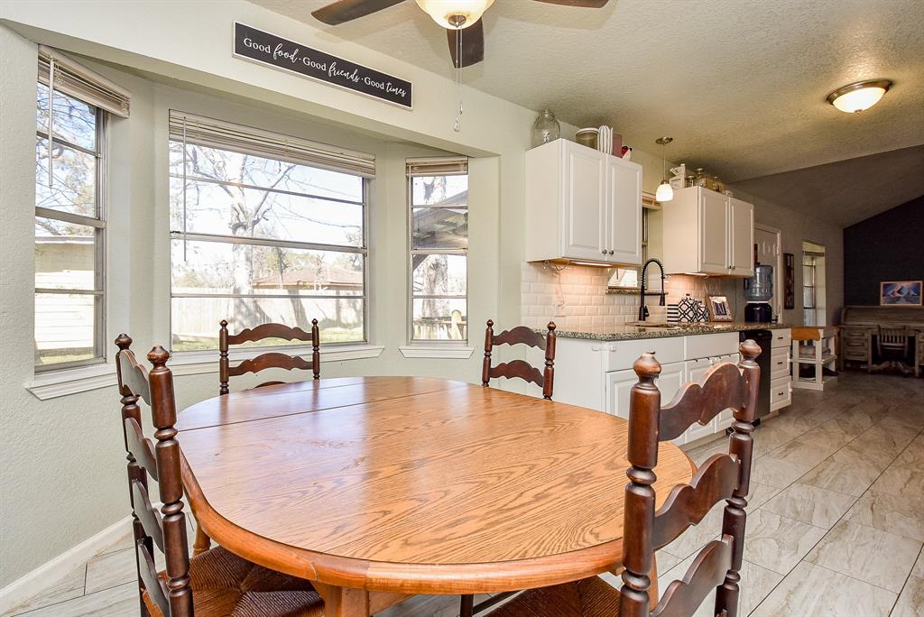 57 E Candlewood, Lake Jackson, Texas image 12