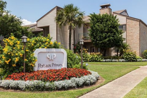 7098 N Holiday Drive Galveston TX 77550