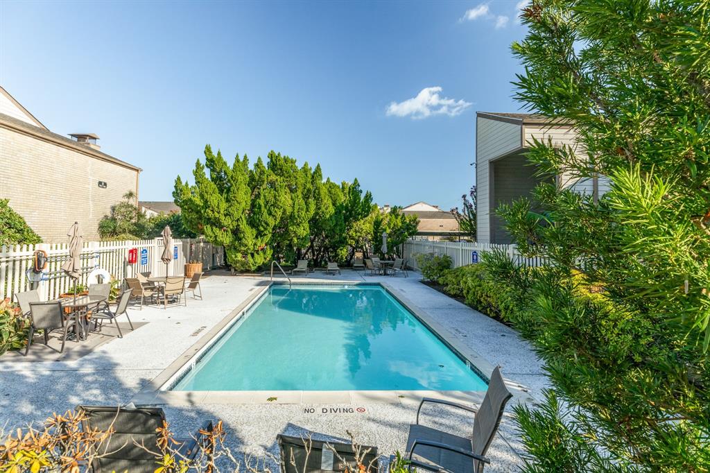 7098 N Holiday Drive, Galveston, Texas image 18