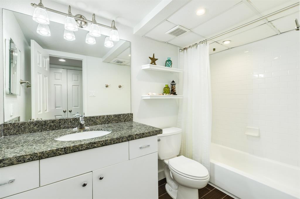 7098 N Holiday Drive, Galveston, Texas image 12