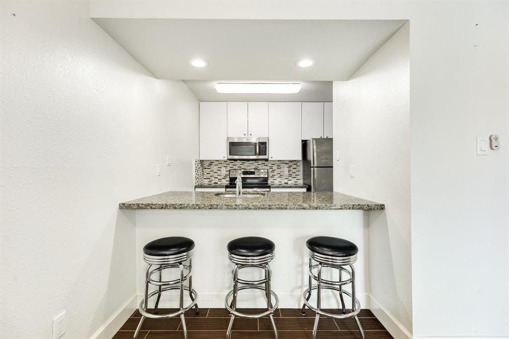 7098 N Holiday Drive, Galveston, Texas image 9