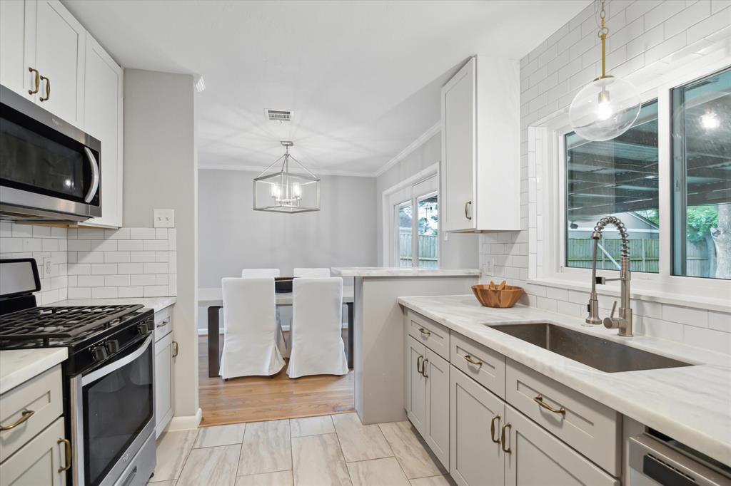 3023 Guese Road, Houston, Texas image 12