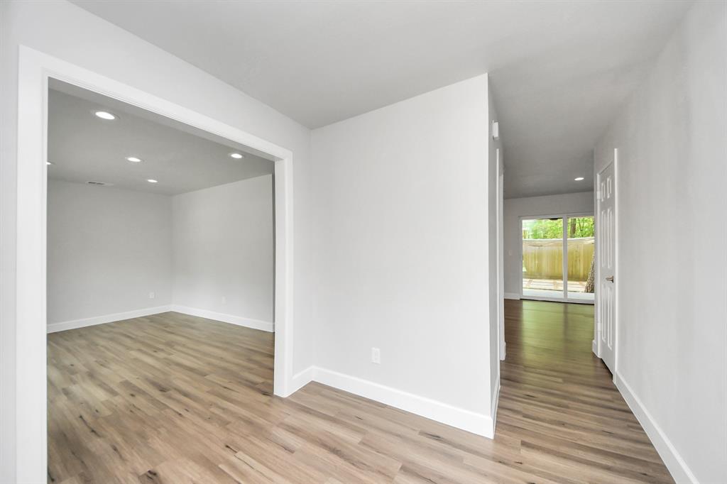 14 Tall Sky Place, The Woodlands, Texas image 12
