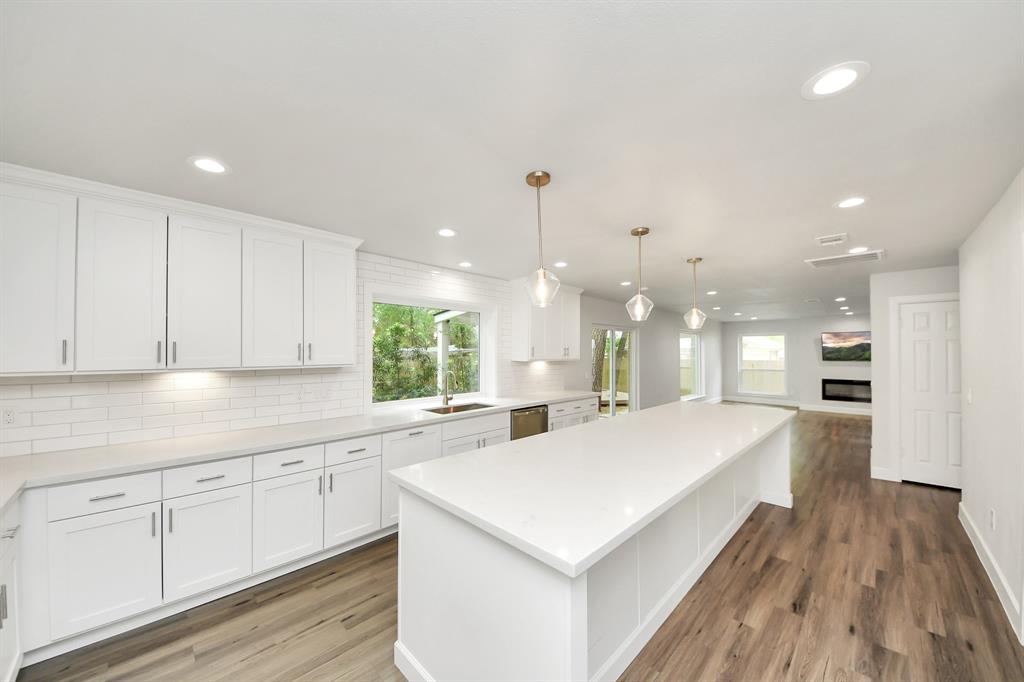 14 Tall Sky Place, The Woodlands, Texas image 7