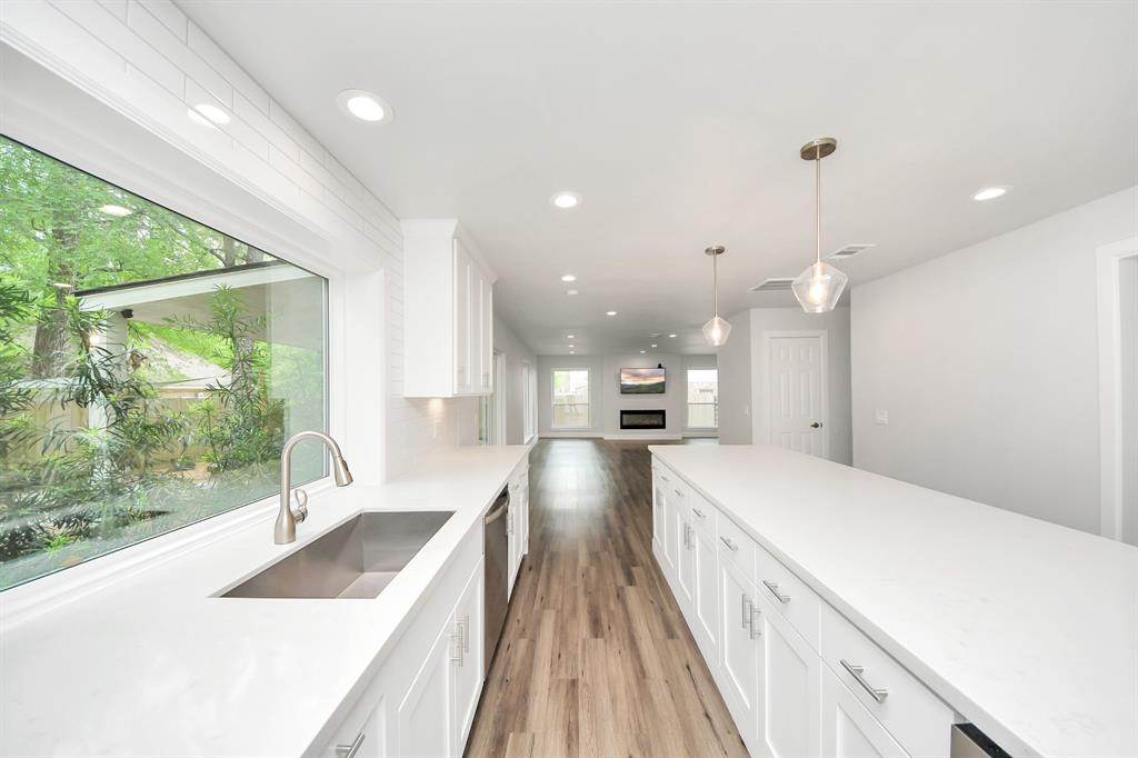 14 Tall Sky Place, The Woodlands, Texas image 6
