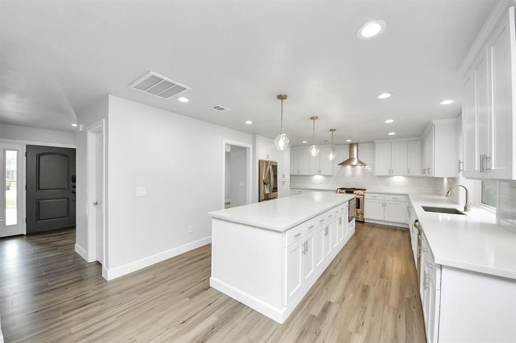 14 Tall Sky Place, The Woodlands, Texas image 5