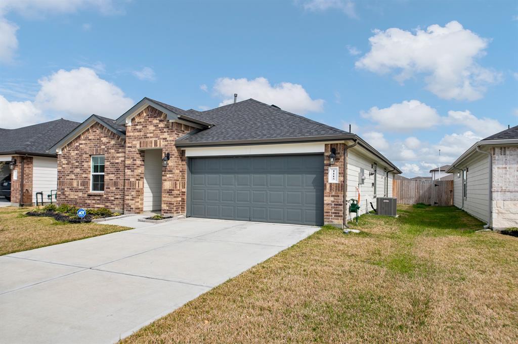 1115 Sommerville Drive, Rosharon, Texas image 3