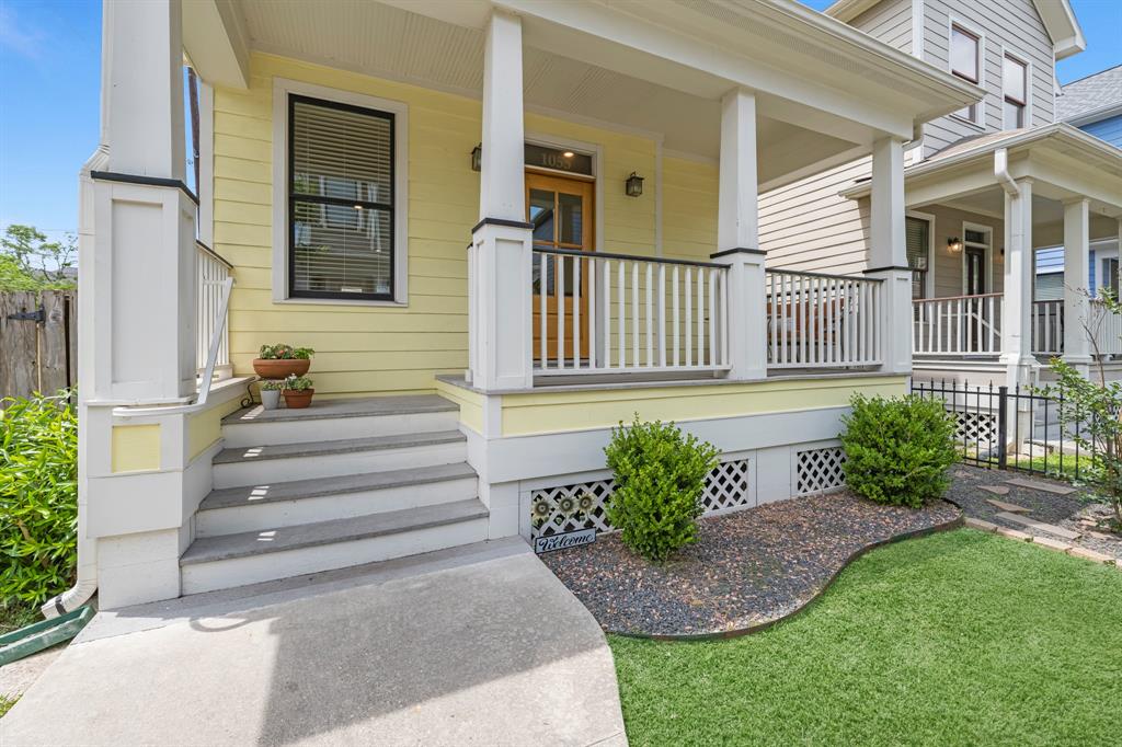 1055 W 16th Street