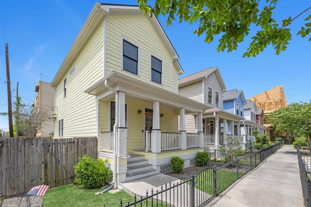 1055 W 16th Street