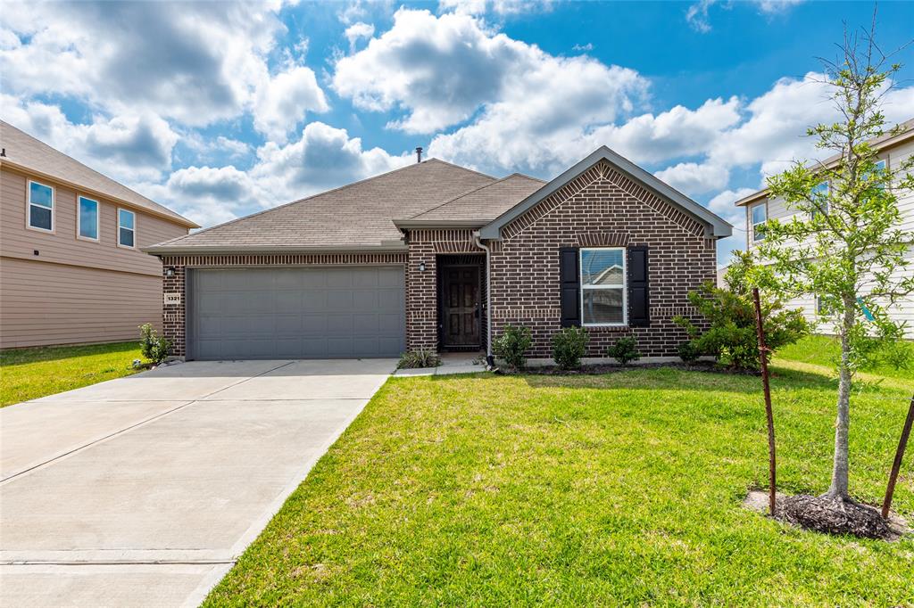 1321 Green Jay Lane, La Marque, Texas image 1