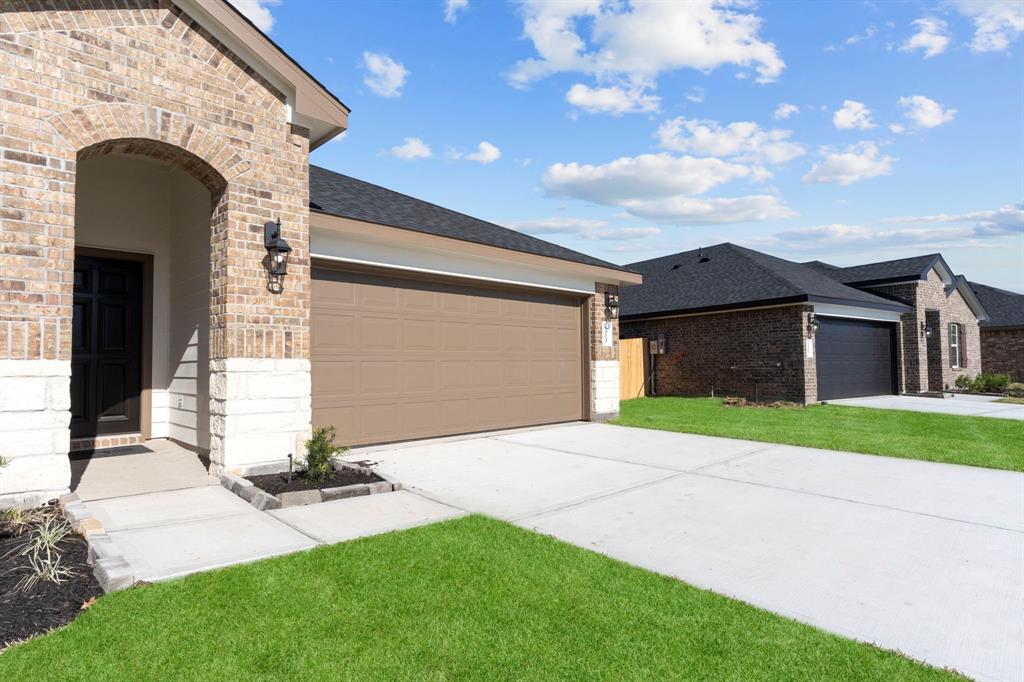 1323 Star Grass, Iowa Colony, Texas image 2