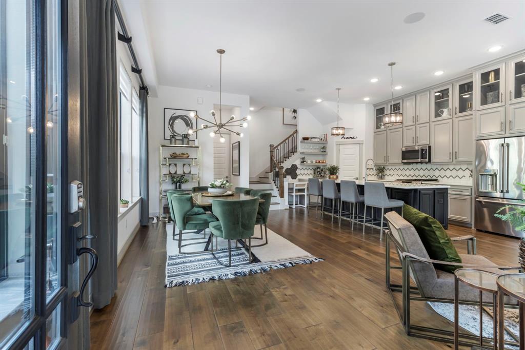 152 E Shell Port Square