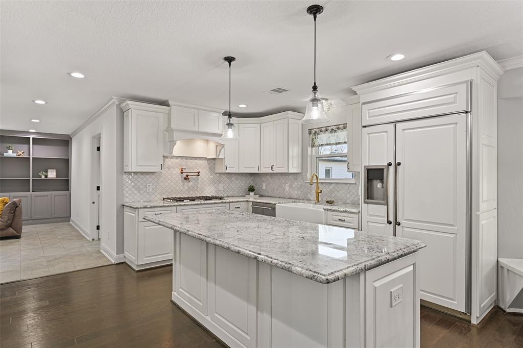 11 Windcreek Street, Friendswood, Texas image 16