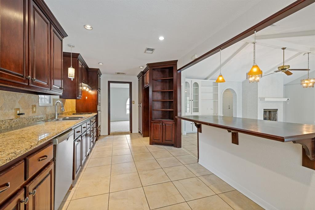 6003 Green Falls Drive, Houston, Texas image 7
