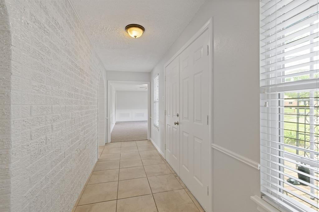 6003 Green Falls Drive, Houston, Texas image 4