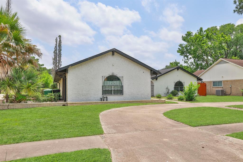 6003 Green Falls Drive, Houston, Texas image 23