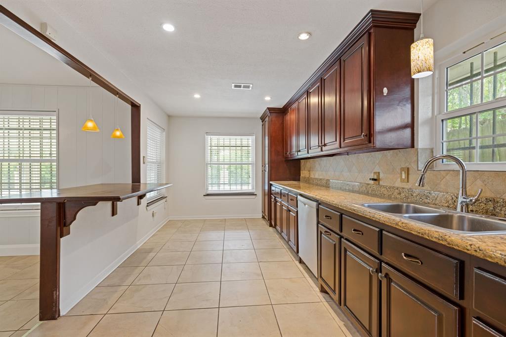 6003 Green Falls Drive, Houston, Texas image 9