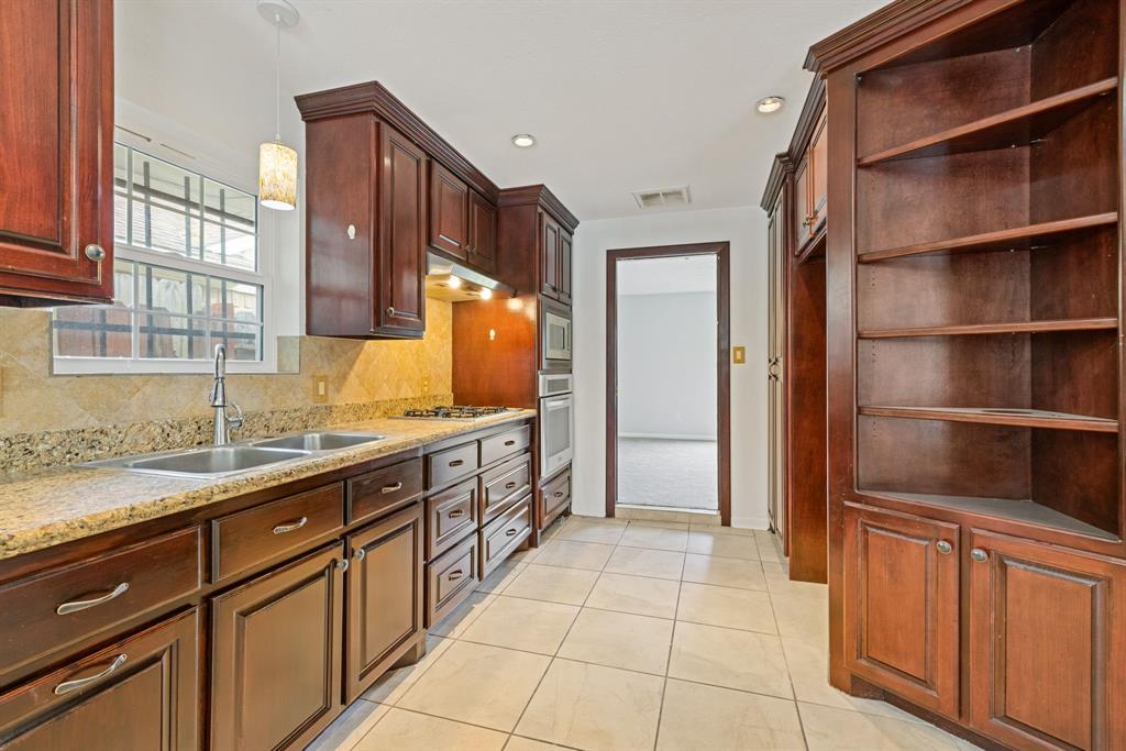 6003 Green Falls Drive, Houston, Texas image 8
