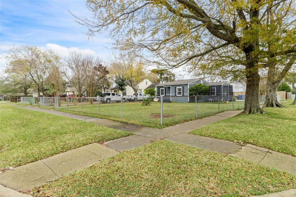 329 17th Avenue, Texas City, Texas image 1